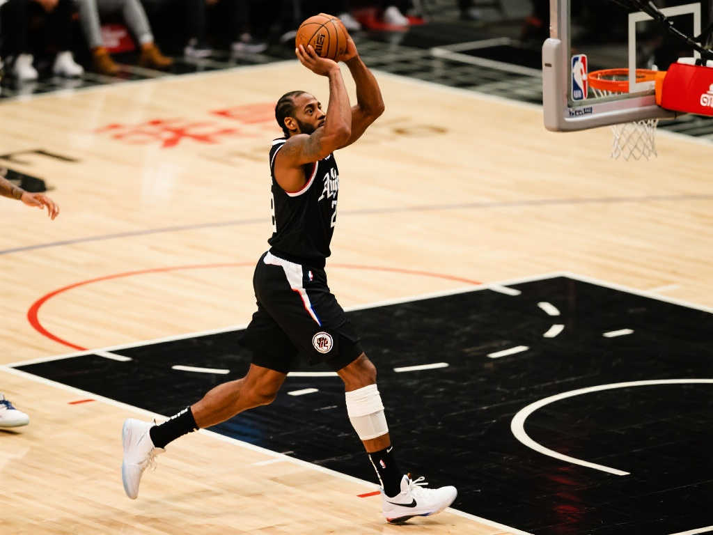 【人物】莱昂纳德6年后重现惊天颠筐绝杀,能否借此强势复苏? 【人物】莱昂纳德6年后重现惊天颠筐绝杀,能否借此强势复苏?